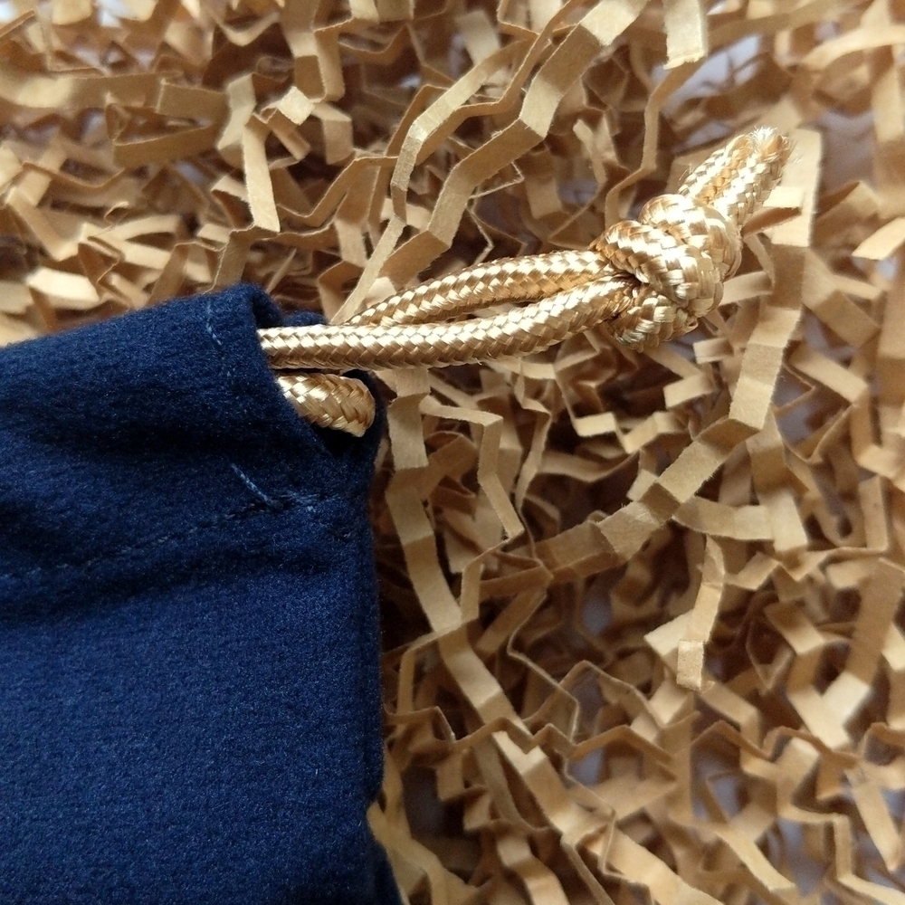 ipsy Gold Crown Heart Star Royal Blue Velvet Glam Bag Plus November 2021 - Picture 4 of 10
